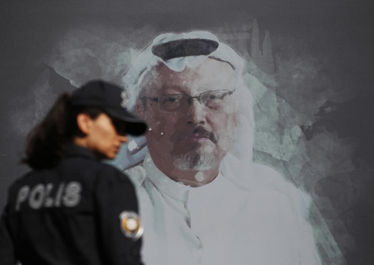 Journalist Jamal Khashoggi blev dræbt i 2018 på Saudi-Arabiens konsulat i Istanbul. Den altoverskyggende mistanke går på, at mordet er bestilt af kronprins Mohammed Bin Salman. Foto: Lefteris Pitarakis/Ritzau Scanpix