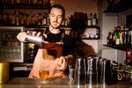 Ted Dako fra cocktailbaren Puss Puss mener, at de forskellige løsninger, regeringen har præsenteret, i bund og grund er lige dårlige for barerne i storbyen. Arkivfoto Jens Hartmann Schmidt