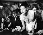 Diana Rigg ses her i en scene fra James Bond-filmen fra 1969, hvor hun blev gift med James Bond, spillet af James Lazenby.  Foto: Pr/PR