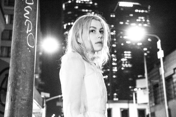 Phoebe Bridgers har lavet en fantastisk coverversion af 'Fake Plastic Trees' fra Radioheads-albummet 'The Bends'. 