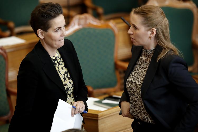 Pia Olsen Dyhr (SF) har støttet Mette Frederiksen i meget - men i omskæringsdebatten er de to meget uenige.  Foto: Jens Dresling/POLFOTO