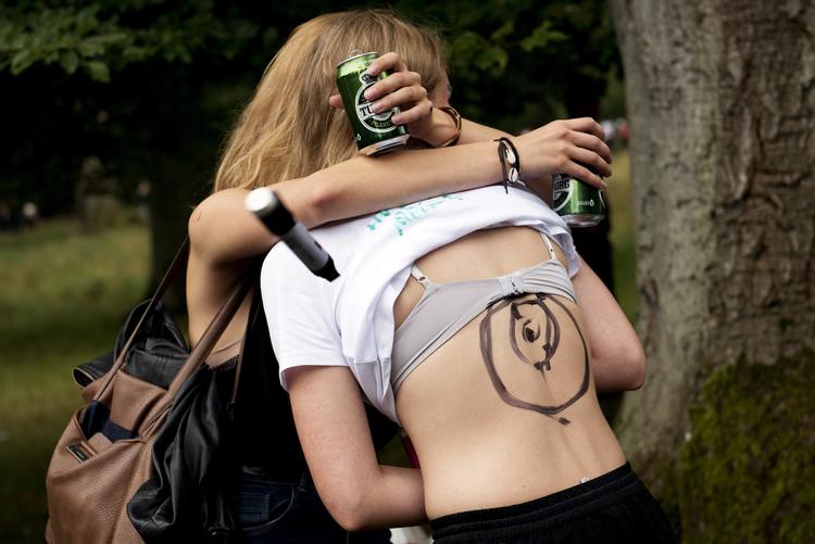 Den såkaldte Puttefest i Dyrehaven blev aflyst i år, men mange unge har stadig for meget kontakt, synes seruminstituttet. Foto: Linda Kastrup/Ritzau Scanpix