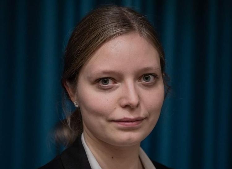 Formanden for Danske Mediestuderende Mie Hovmark er glad for, at man nu tager initiativ til at ruste de studerende mod sexisme i mediebranchen. »Der skal tages en snak om sexisme, inden man tager i praktik, så vi elever og studerende får et sprog for det, som vi kan bruge, når det så sker«, siger hun. 