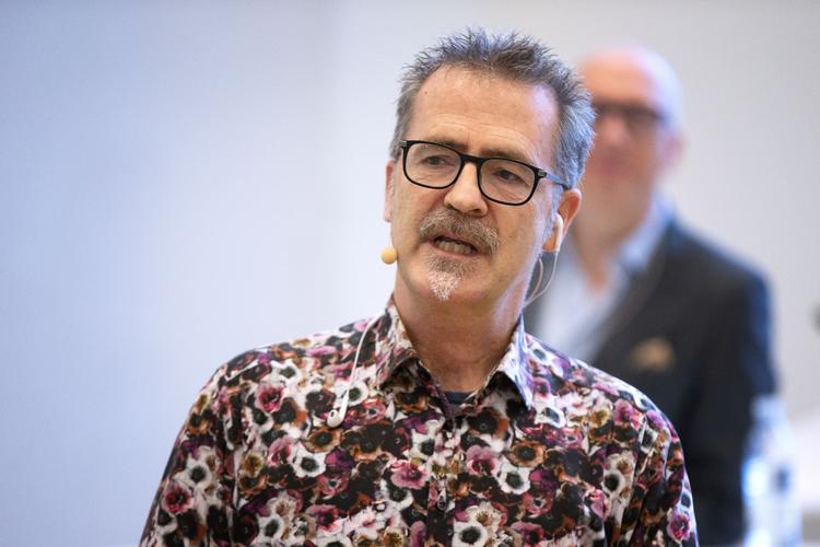 Adrian Hughes er som skabt til jobbet som vært på sprogprogrammet på P1.  Foto: Bjarne Bergius Hermansen