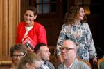 SF's formand Pia Olsen Dyhr og SF's Halime Oguz foreslår i dagens udgave af Jyllands-Posten et skærpet fokus på negativ social kontrol.  Foto: Jens Dresling/POLFOTO