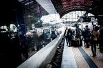 Når toget sætter i gang, kan den automatiske stemme over højttaleranlægget illustrere noget om udtalen af danske bynavne for os.  Foto: Linda Johansen/POLFOTO
