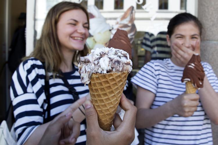 Isvejret er ikke ovre, selv om kalenderen skriver midt-september. Mandag og tirsdag vender de høje temperaturer tilbage, men også resten af ugen bliver der godt med solskin. Foto: Finn Frandsen/POLFOTO