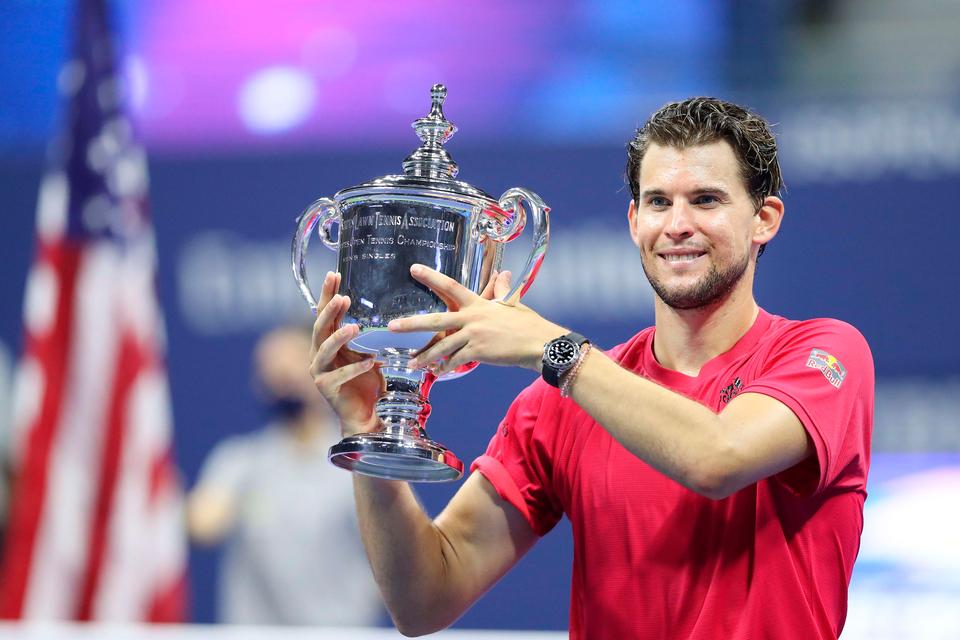 NEW YORK, NEW YORK - SEPTEMBER 13: Dominic Thiem of Austria celebrates with championship trophy after winning in a tie-breaker during his Men's Singles final match against Alexander Zverev of Germany on Day Fourteen of the 2020 US Open at the USTA Billie Jean King National Tennis Center on September 13, 2020 in the Queens borough of New York City. Matthew Stockman/Getty Images/AFP == FOR NEWSPAPERS, INTERNET, TELCOS &amp; TELEVISION USE ONLY == Foto: Matthew Stockman/Ritzau Scanpix