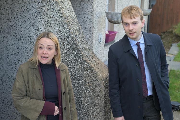 Som i mange andre moderne krimiserier varetages opklaringsarbejdet af et makkerpar bestående af en mand og en kvinde. Men her hører lighederne så også op i 'Det skjulte'.  