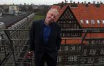  Terence Conran fik englænderne til at skifte deres tunge og opulente møbler ud med enkle og funktionelle. Han har også lært dem at sove med dyner, givet dem bedre kostvaner og smag for at gå på restaurant.  Foto: Finn Frandsen/POLFOTO