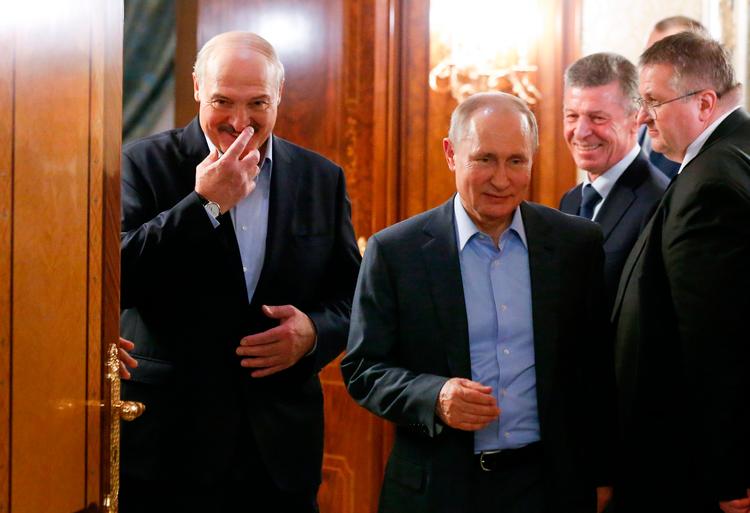 Demonstrationerne i Hviderusland bør tvinge os til at gentænke forholdet mellem pandemien og autoritære ledere. Inficerer virussen vores samfund med autoritære styreformer, eller kan den tværtimod styrke vores demokratiske modstandskraft?, skriver Ivan Krastev i dette debatindlæg. Foto Alexander Zemlianichenko