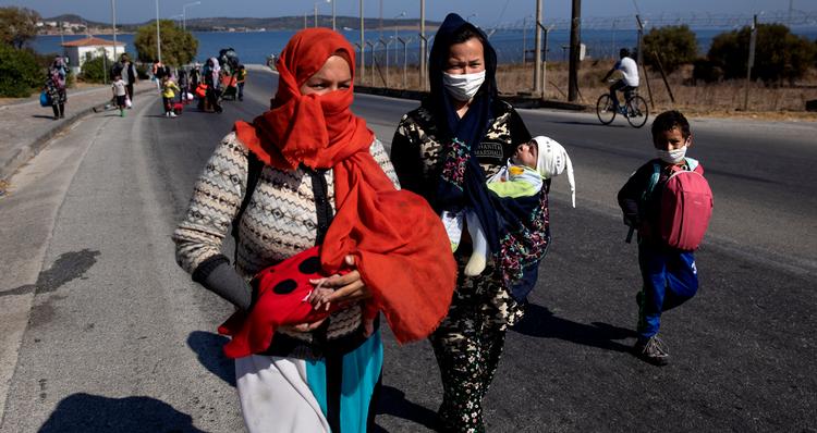 Op mod 12.000 flygtninge og migranter blev for nylig hjemløse, da Moria-lejren på Lesbos brændte ned.
 Foto: Jacob Ehrbahn/POLFOTO