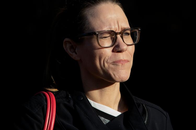  »Juraen var, som den var. Og det var ikke svær jura«, sagde Barbara Bertelsen i går i Instrukskommissionen, som hun her ankommer til.  Foto: Peter Hove Olesen/POLFOTO