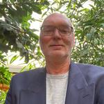 Fra @writerleif:
Hvis jeg ser lidt glad og spændt ud, så er det fordi jeg om et kvarter skal holde foredrag om 'Forræderens børn'. Det er for et halvt hundrede ældre på Plejecenter Solgaven i Næstved og besøgsvenner fra byen. Første foredrag siden den 5. marts. Den 11. marts blev som bekendt alt aflyst. Dejligt med en duft af normalitet
#leifdavidsen #forræderensbørn #forfatterforedrag #artebooking #cornavirus 