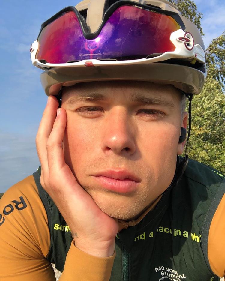 Fra victorboylindholm
»To selfies fra ugen. Håber at se jer i morgen i Blågårdsgade kl 1430 til snak om cykling og litteratur« 