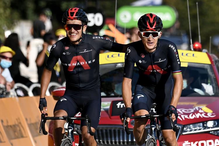 Richard Carapaz (t.v.) og Michal Kwiatkowski sætter punktum for en storslået fælles offensiv med sidstnævnte en anelse foran på stregen.
 Foto: Marco Bertorello/Ritzau Scanpix