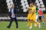 Tottenham-manager Jose Mourinho forlader sammen med bl.a. Harry Kane banen i Bulgarien torsdag aften. Foto: Stoyan Nenov/Ritzau Scanpix