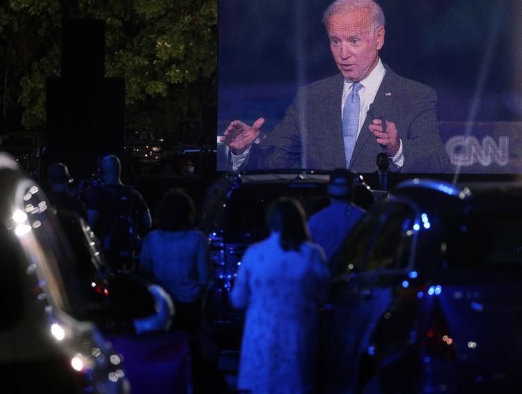Biden talte ved vælgermødet i Pennsylvania, som var arrangeret af CNN som et udendørs 'drive in'-vælgermøde af hensyn til coronasikkerheden. Foto: Jonathan Ernst/Ritzau Scanpix
