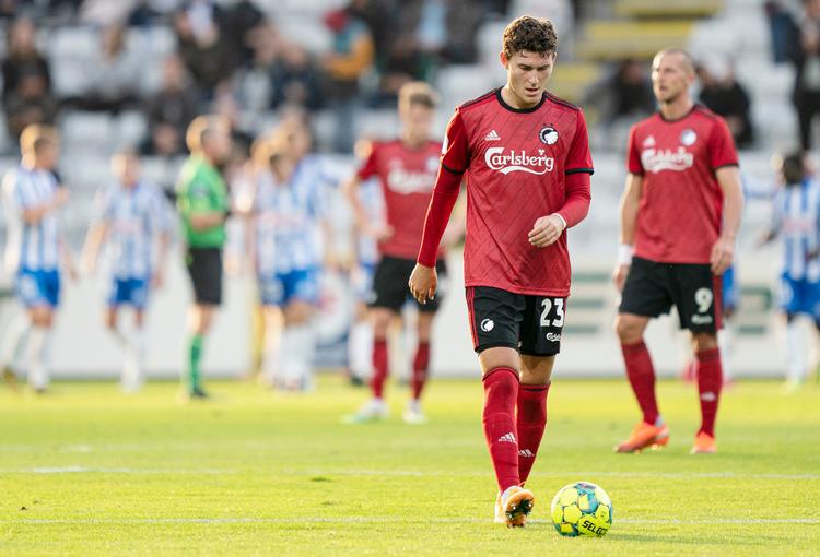 FCK-spillerne havde svært ved at se både fans og hinanden i øjnene efter en 1. halvleg 'tæt på det ringeste' i 27 år. Foto: Claus Fisker/Ritzau Scanpix