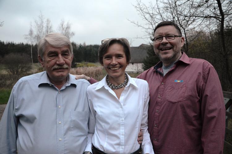 Fra venstre Mads Sandau-Jensen, Tine Astrupgaard og Mogens Pedersen i dag, små 30 år efter flugten gennem Irak. Mads Sandau-Jensen og Tine Astrupgaard har lige siden levet lykkeligt sammen . Foto: Henrik Thomsen 