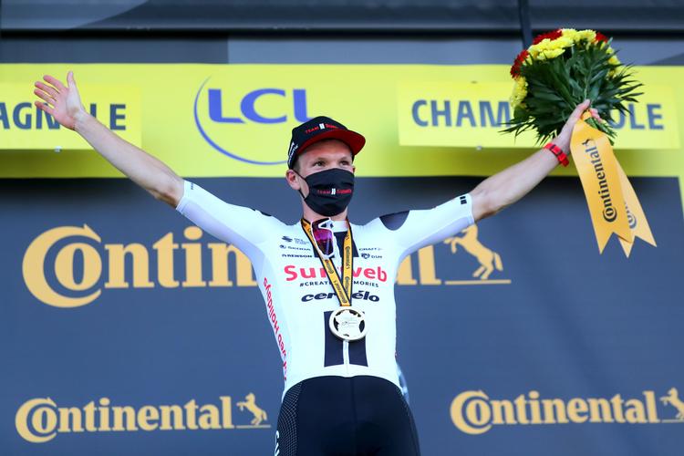 Søren Kragh Andersen nyder i fulde drag hyldesten som etapevinder for anden gang i Tour de France.,
 Foto: Thibault Camus/Ritzau Scanpix