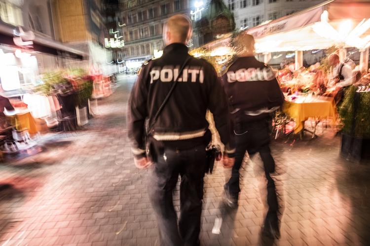 Betjente fra Københavns Politi på patrulje i Indre København sidste weekend.  Foto: Ólafur Steinar Rye Gestsson/Ritzau Scanpix