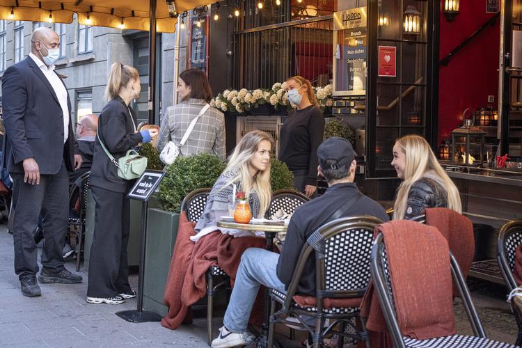 Ny adftale hjælper ikke nok, mener barer og restauranter.  Foto: Marius Renner/POLFOTO