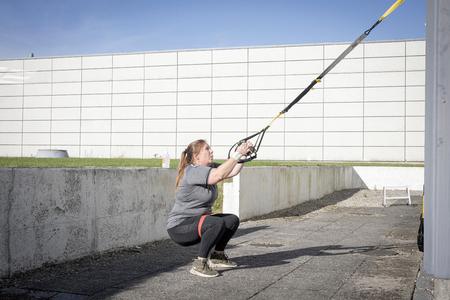 Pernille Olsen er ansat i fabrikkens værksted. Hun er 43 år, men har en bodyage på 45.  Foto: Marius Renner/POLFOTO
