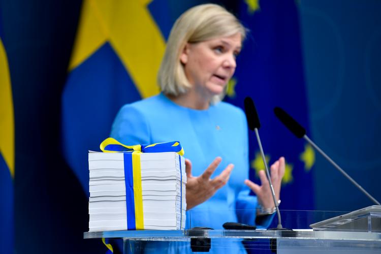 den svenske finansminister, Magdalena Andersson (S), præsenterede mandag morgen budgettet for 2021. Foto: 10070 Jessica Gow/tt/Ritzau Scanpix