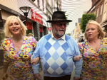 De betræder en hårfin grænse mellem latterliggørelse og oprigtighed, når Linse og Didde begår sig i Aabenraa. Foto: Screen dump