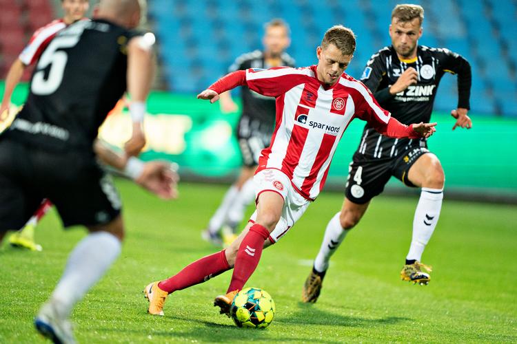 AaB's Kasper Kusk var den dominerende spiller mandag aften, da nordjyderne tog imod Horsens i Superligaen.   Foto: Henning Bagger/Ritzau Scanpix