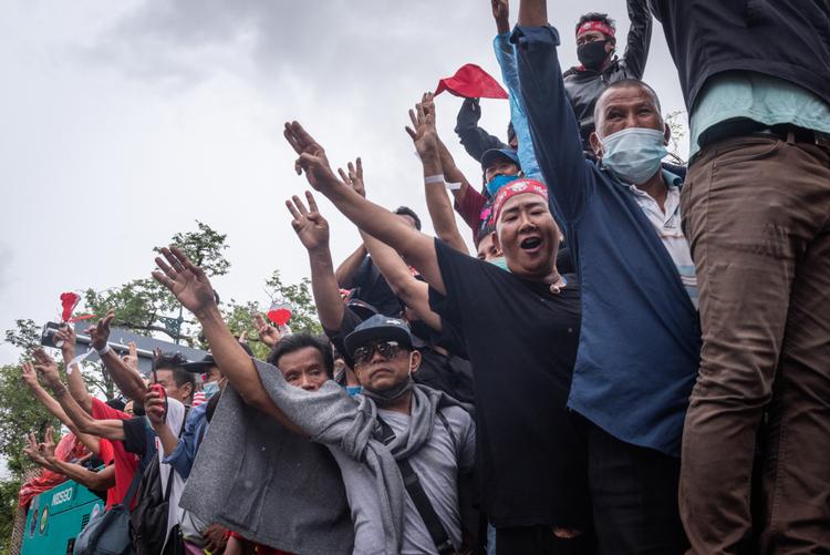 Titusindvis af mennesker deltog i weekenden i demonstration i Bangkok, hvor de krævede kongens magt og privilegier indskrænket. Foto: Claus Blok Thomsen