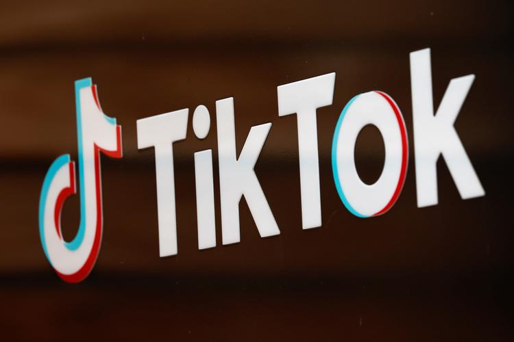 TikTok er blevet et af klodens største sociale medier og er ifølge selskabet bag blevet downloadet to milliarder gange. Foto: Mike Blake/Ritzau Scanpix