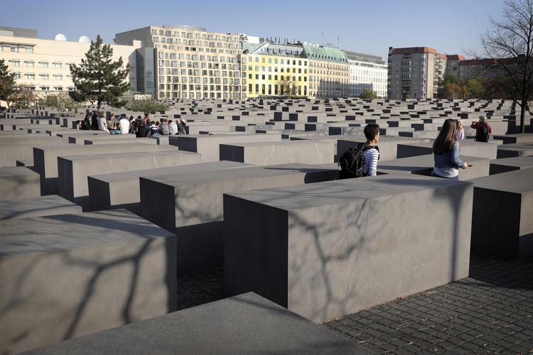 I den kommende tid bliver det  sværere at besøge mindesmærket for Europas myrdede jøder ved Ebertstrasse i Berlin.  Foto: Jens Dresling/POLFOTO