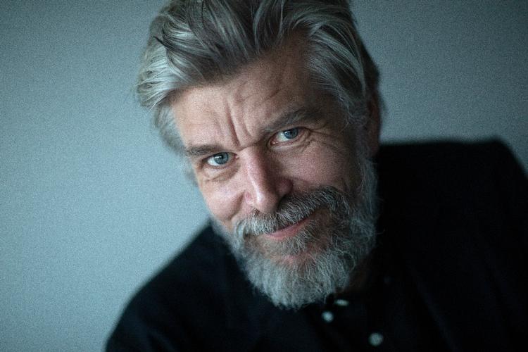 Den norske forfatter Karl Ove Knausgårds nye roman, 'Morgenstjernen', deler de norske anmeldere, som svinger lige fra, at den er 'djævelsk god' til, at den svigter på flere niveauer.   Foto: Finn Frandsen/POLFOTO