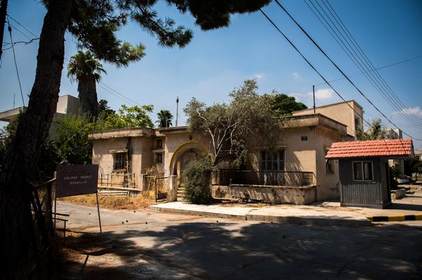 Naturen tager over den den forladte turistby. Foto: Nedim Enginsoy/Ritzau Scanpix