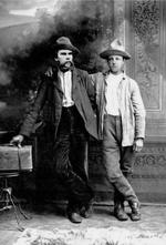 Digterparret Arthur Rimbaud og Paul Verlaine i Bruxelles i 1873, hvor Verlaine under et af deres voldsomme opgør skød vennen og elskeren i hånden samme år. Nu ønsker den franske kulturminister og flere af hendes forgængere, at de bliver overført til Panthéon, hvor landets store sønner og døtre hviler. 