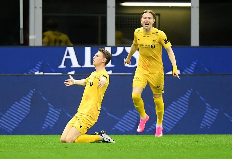 Trods den jublende Kasper Junkers scoring til 1-0 tabte  Bodø/Glimt med Philip Zinckernagel som et andet dansk islæt til AC Milan med Simon Kjær i midterforsvaret. Foto: Daniele Mascolo/Ritzau Scanpix