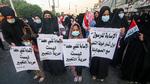     Kvinder demonstrerede sidste uge i Irak mod Charlie Hebdos genoptryk af Jyllands-Postens Muhamed-tegninger. 'Fornærmelse af profeten er ikke ytringsfrihed', står der blandt andet på skiltene.  Foto: Ahmad Al-rubaye/Ritzau Scanpix