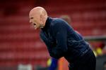 FCK-manager Ståle Solbakken forsøger at råbe sit hold i gang efter en sløv sæsonstart.  Foto: Jens Dresling/POLFOTO