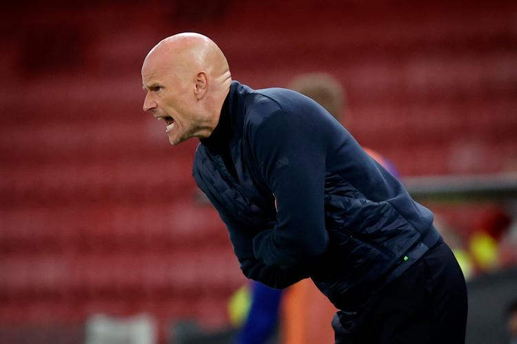 FCK-manager Ståle Solbakken forsøger at råbe sit hold i gang efter en sløv sæsonstart.  Foto: Jens Dresling/POLFOTO