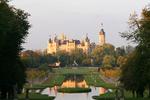 Det eventyrlige Schloss Schwerin ligger i en smuk slotshave. Foto: Stadtmarketing Schwerin