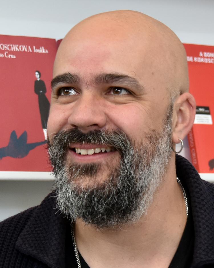 Afonso Cruz' 'Kokoschkas dukke' er en eksperimenterende roman, der slår mange knuder på sig selv - og indimellem bliver lidt for koket. Foto: Pr-foto