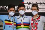 Den nykårede italienske verdensmester i enkeltstart Filippo Ganna flankeres af belgieren Wout van Aert (t.v..) og schweizeren Stefan Küng.
 Foto: Marco Bertorello/Ritzau Scanpix
