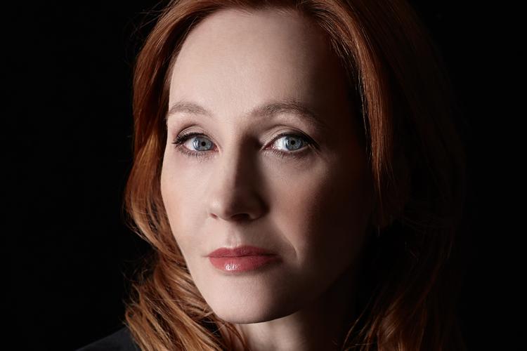J.K. Rowling skriver også under heteronymet Robert Galbraith. Femte bog i serien om Cormoran Strike og Robin Ellacott savner lidt rabalder. Foto: Pr