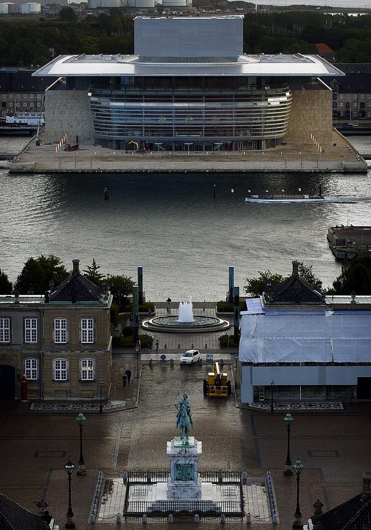 12. december - så altså med bryllupsdatoen 12.12 - kan I blive viet ved vandet foran Operaen. Foto: Finn Frandsen/POLFOTO