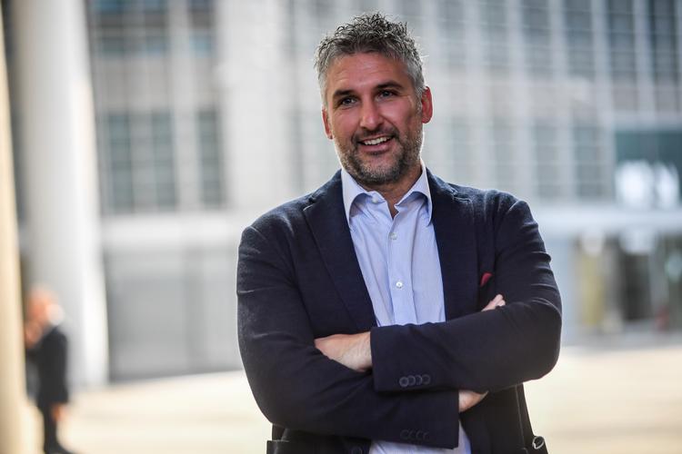 Europas første coronapatient, Mattia Maestri fra den italienske by Codogno, mistede sin far til corona, dagen efter at han selv var vågnet af koma.  Foto: Claudio Furlan/LaPresse via ZUMA Press   Foto: Claudio Furlan/Ritzau Scanpix