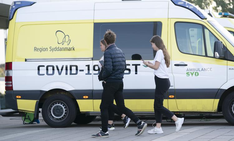     Elever og lærere fra Fredericia Gymnasium Covid-19-testes i mobilt testcenter. (arkiv) Foto: Claus Fisker/Ritzau Scanpix