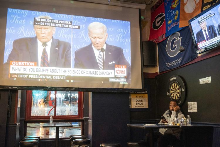 Duellen mellem Donald Trump og Joe Biden blev fulgft med spænding verden over. Foto: Sarah Silbiger/Ritzau Scanpix