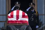 Ruth Bader Ginsburg blev tirsdag bisat ved en privat ceremoni på militærkirkegården Arlington nær Washington D.C. Foto: Andrew Caballero-reynolds/Ritzau Scanpix